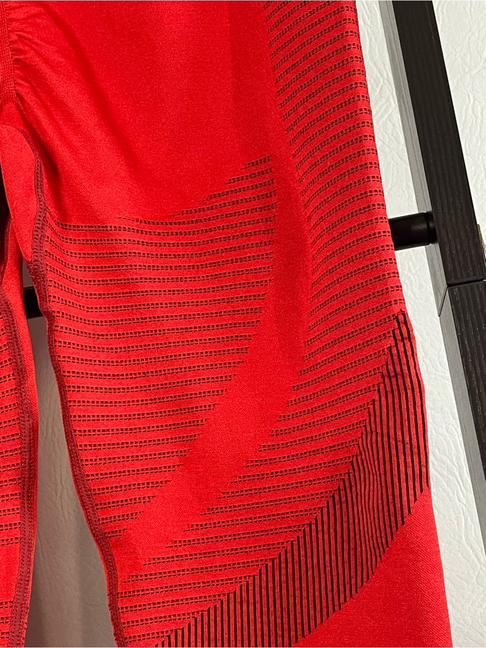 Seamless Red High-Rise Active Leggings for Women - Picture 6 of 9